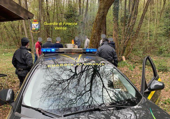 Festa di compleanno abusiva nei boschi di Gaggiolo interrotta dalle Fiamme Gialle