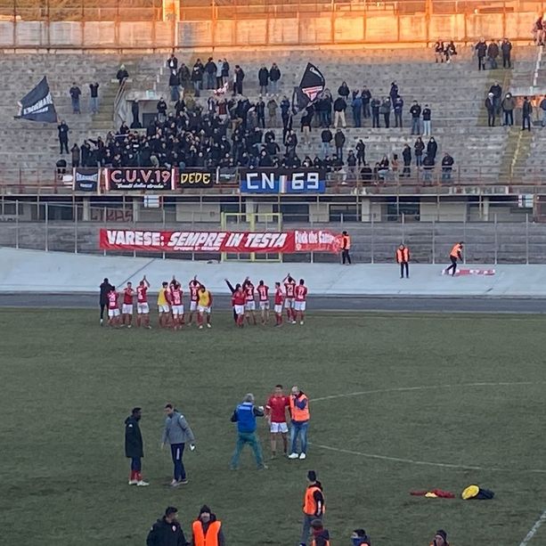 Varese terzo in classifica: dopo l'1-0 al Casale in mille fanno festa ai biancorossi (VIDEO)