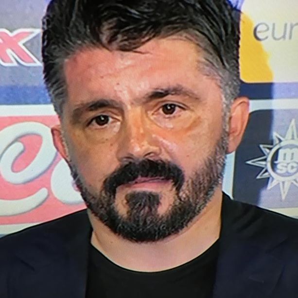 FOTO. Gattuso uomo vero: occhi rossi e morso al labbro per la sorella Francesca. «Penso a chi ha perso qualcuno per il virus»