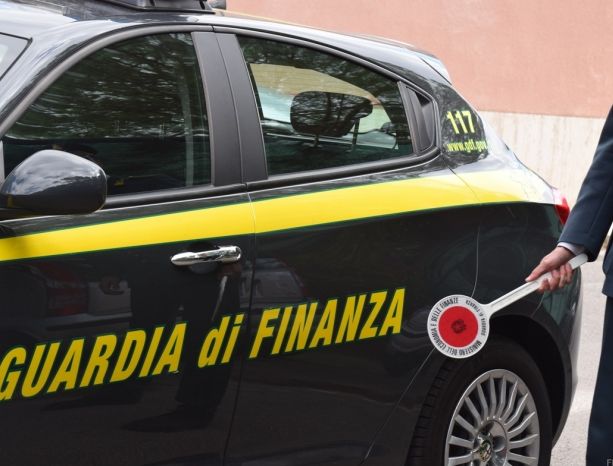 Frode fiscale, la Guardia di Finanza di Milano sequestra oltre 10 milioni di euro nei confronti di società di armamento ferroviario. Indagini anche a Varese
