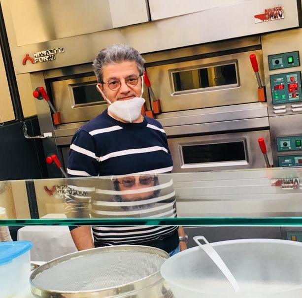 VIDEO. Gennaro, 42 anni a Varese solcando mari a forza 11, riapre l'Orchidea da asporto: «E' una luce che ci riporterà il sole»