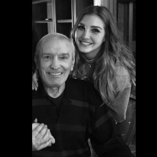 Gli auguri di compleanno più belli per Gigi Riva arrivano dalla nipote Virginia: «E' il mio nonno campione, la luce che illumina la mia vita, come i suoi racconti su Leggiuno e il Lago Maggiore»