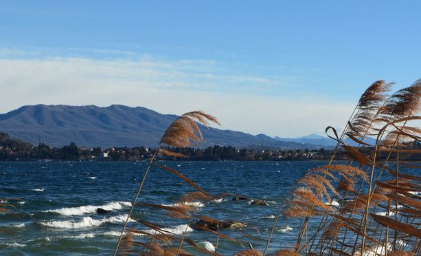 Allerta per la zona di laghi e Prealpi varesine: in arrivo vento forte con raffiche fino a 70km/h