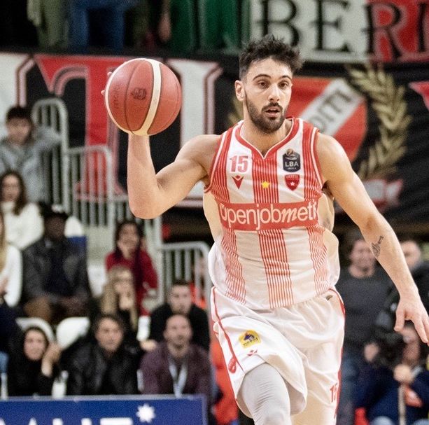 Pallacanestro Varese, che peccato! Reazioni d’orgoglio, ma è ancora il Poz a esultare: vince Sassari