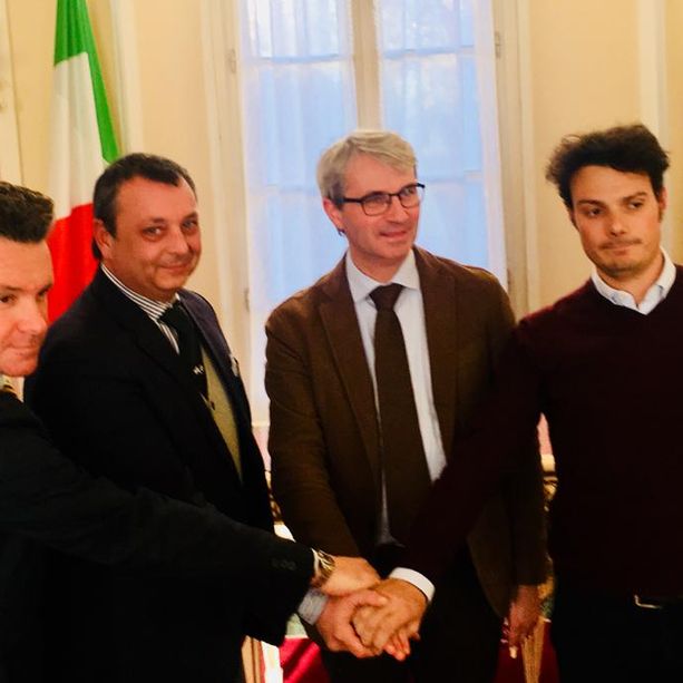 Trovato l'accordo: i Mastini tornano al palaghiaccio. Galimberti: «Incomprensioni superate. Scriviamo assieme un pezzo di storia per la città»