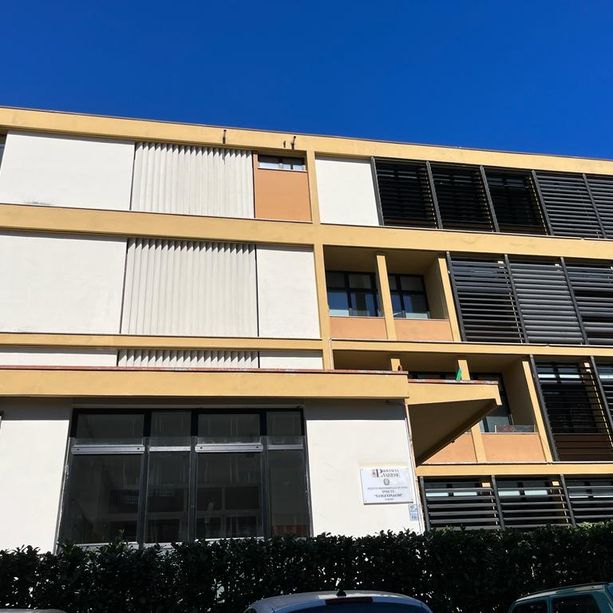 Varese, cade a scuola: donna di 59 anni trasportata d'urgenza in pronto soccorso
