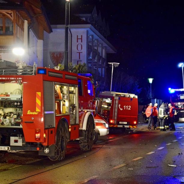 Immane tragedia in Alto Adige: un'auto falcia un gruppo di ragazzi. Sei morti e undici feriti