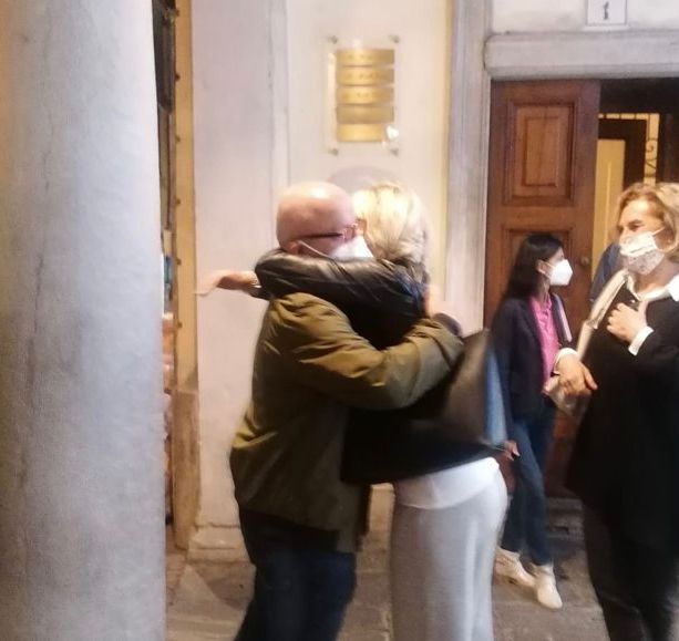 Nessun nome, ma l’identikit del candidato: varesino doc, leghista della prima ora o civico vicino alla Lega che piaccia a Maroni