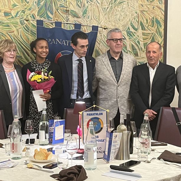 VIDEO E FOTO. Carlo Speroni, un omaggio alla storia e al futuro. Marta Amanì riceve il premio: «Grazie, l'atletica ci insegna umiltà, sacrificio e resistenza»