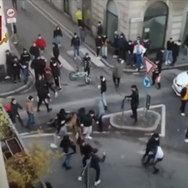 VIDEO. Maxi rissa a Gallarate, identificati alcuni tra i partecipanti. Sono quasi tutti minorenni