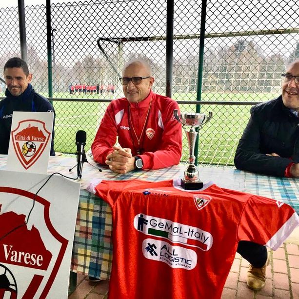 Rossi-Neto, il Varese impara a difendere e a fare gol. «Un passaggio in meno e un tackle in più vinto. Abbiamo 18 squadre davanti, usciamo da questa melma»