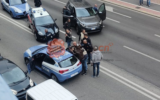 Varesino semina il panico tra le vie di Cuneo sparando in aria con una pistola a salve
