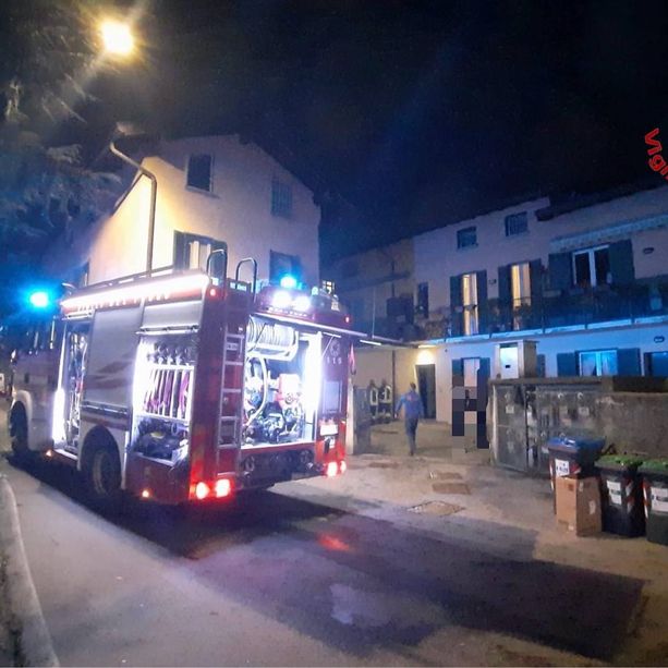 Appartamento in fiamme in via Talizia a Varese. I vigili del fuoco salvano la vita a quattro gattini