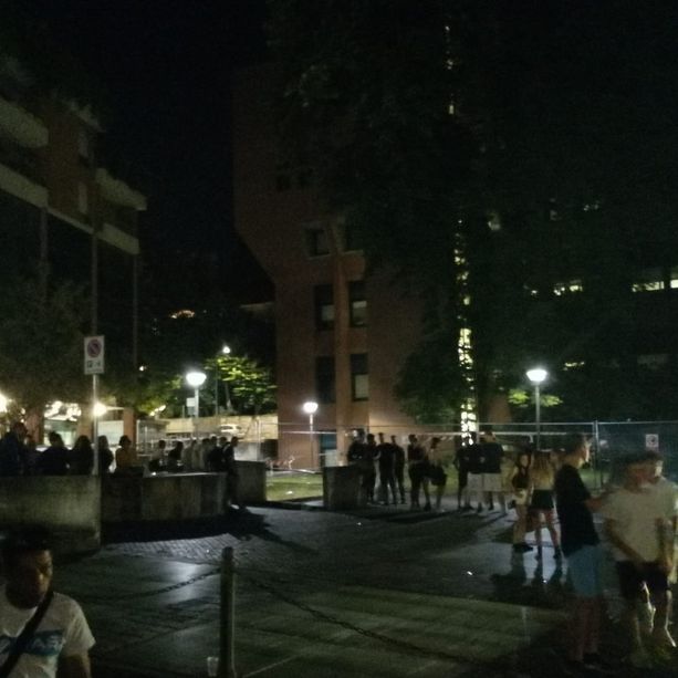 Rissa in centro a Varese tra ragazzi, residenti ed esercenti esasperati: «La situazione è fuori controllo»