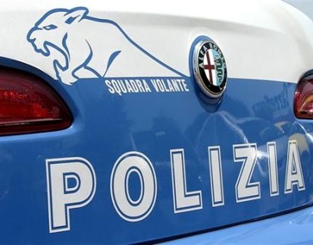 Sequestra la convivente e si barrica in casa, tunisino arrestato dalla Polizia