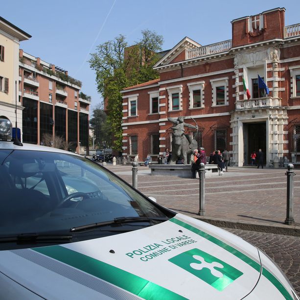 Sfruttamento della prostituzione e immigrazione clandestina, varesino denunciato dalla polizia locale