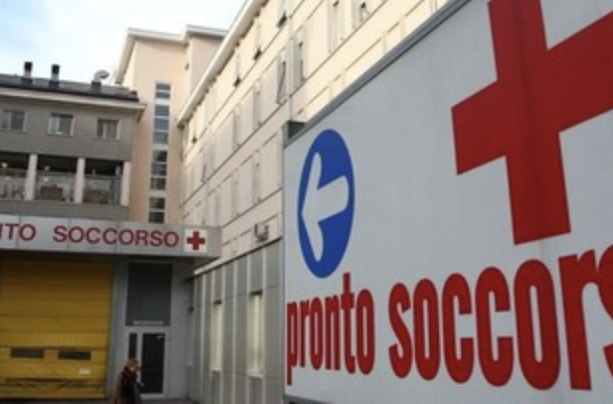Furgone investe una donna e non si ferma: è caccia al pirata