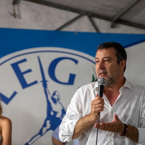 Salvini a Sumirago: «Europa negazione della democrazia. Il ritiro di Biden? Io voto per il grande Trump. Malpensa a un grande italiano: solo la sinistra fa polemica sui morti» (VIDEO E FOTO)