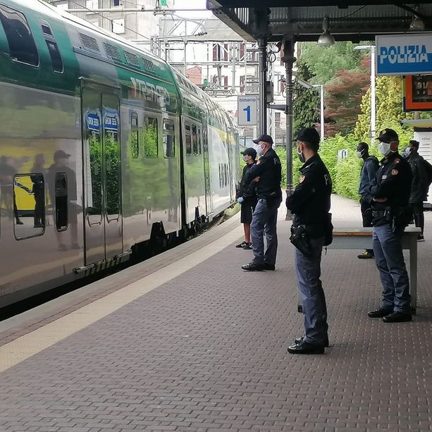 In stazione con un coltello a serramanico e mille euro in tasca, 15enne denunciato