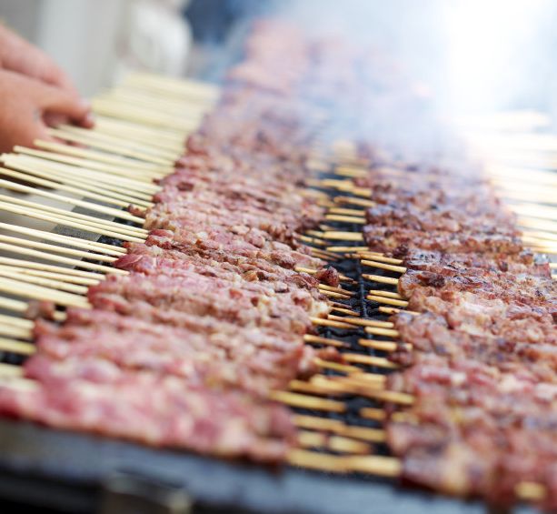 Buon appetito in riva al lago: lo street food varesino arriva alla Schiranna. Perusin: «Bellissima iniziativa in un luogo simbolico e suggestivo»
