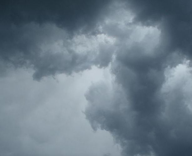 Tornano i temporali sul Varesotto: mezz'ora di diluvio. Grandine a Malpensa. E non è ancora finita