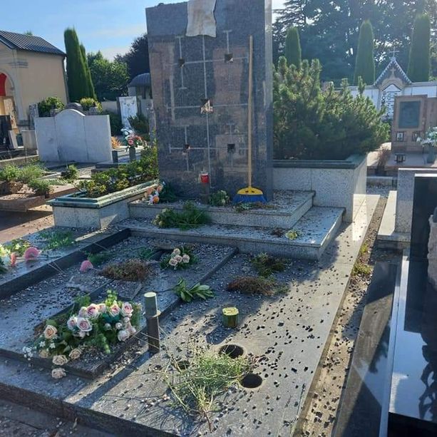 Il sindaco di Venegono Inferiore: «Sconvolti per le tombe danneggiate nella notte al cimitero. Già individuato il colpevole»