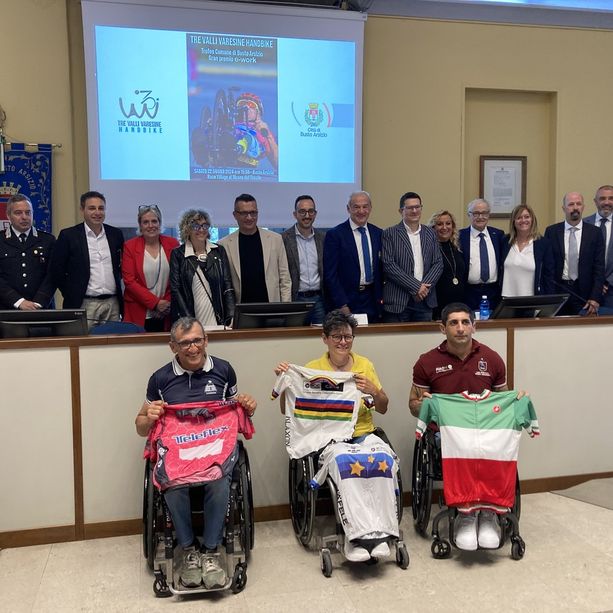 Ecco la prima Tre Valli Varesine Handbike. Una grande gioco di squadra e una «sfida vinta»