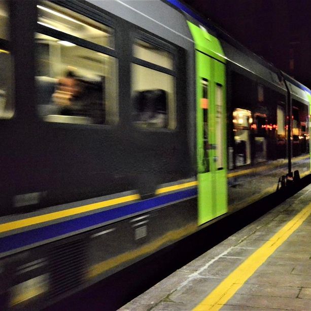 Albizzate, ragazzo di 17 anni muore travolto dal treno