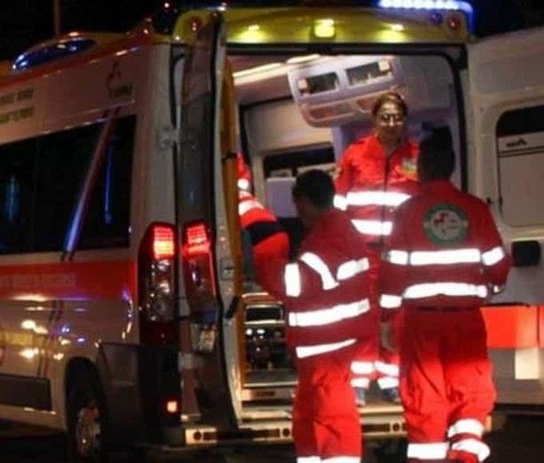 Scontro tra una moto e un'auto sul Sempione a Somma Lombardo: ferito un sedicenne