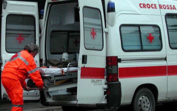 Scontro tra auto sulla provinciale tra Bisuschio e Viggiù, soccorse tre persone