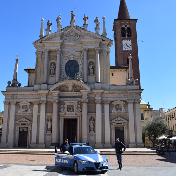 La polizia arresta quattro spacciatori di droga: agivano a Busto e nei Comuni limitrofi e consegnavano anche a domicilio