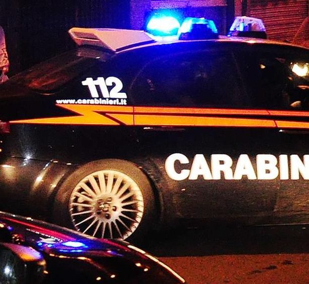 Incendio la scorsa notte in un condominio di Cardano Al Campo, ragazzina salvata da due carabinieri