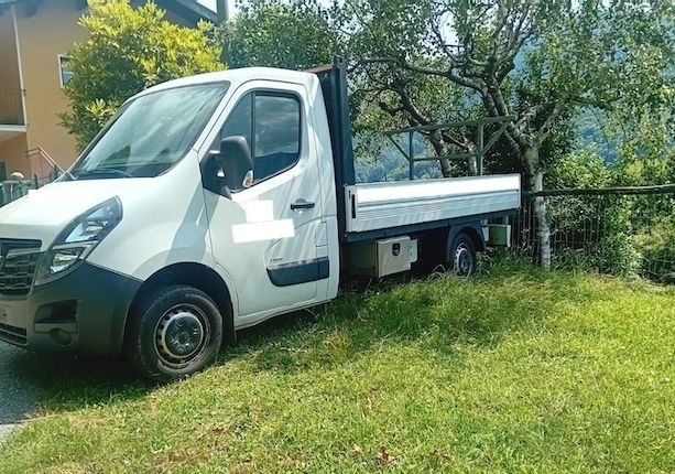 Furto di 16 bici elettriche in Canton Ticino e fuga in Italia: furgone ritrovato a Maccagno