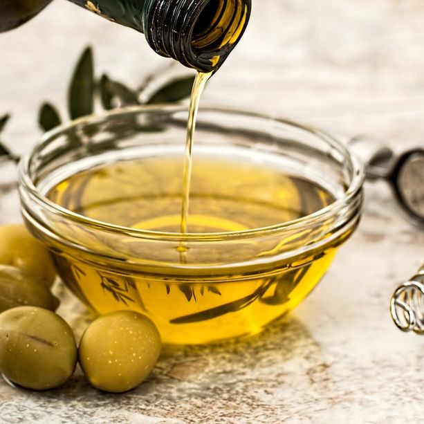Il &quot;Tavolo delle Idee&quot; ci crede: «Facciamo nascere a Ispra la produzione di olio extravergine Dop della Sponda Magra del lago»