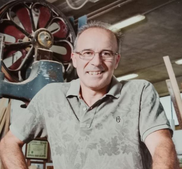 Dal ciclismo all'arte del legno: la Falegnameria Prandi e Contini di Sangiano compie 80 anni