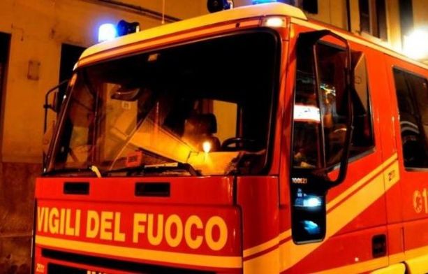 A fuoco nella notte un ristorante di Mesenzana: l'incendio domato dai vigili del fuoco dopo ore di lavoro