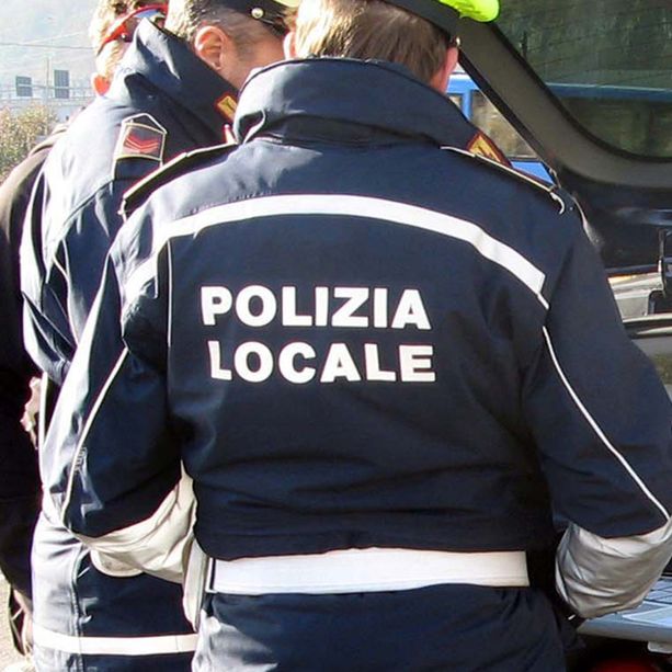 Auto e moto a tutta velocità per le vie del centro: giro di vite del Comune di Laveno Mombello. Denunciati quattro automobilisti