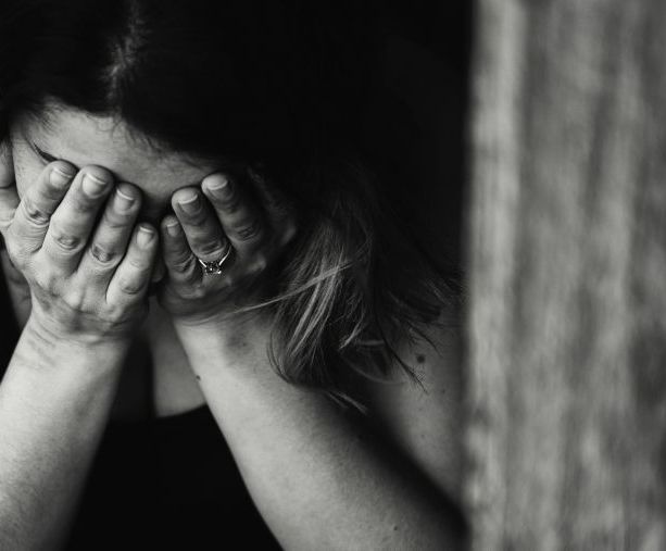 Presa a schiaffi e violentata anche durante la gravidanza, chiesti 12 anni per un 41enne della Valceresio