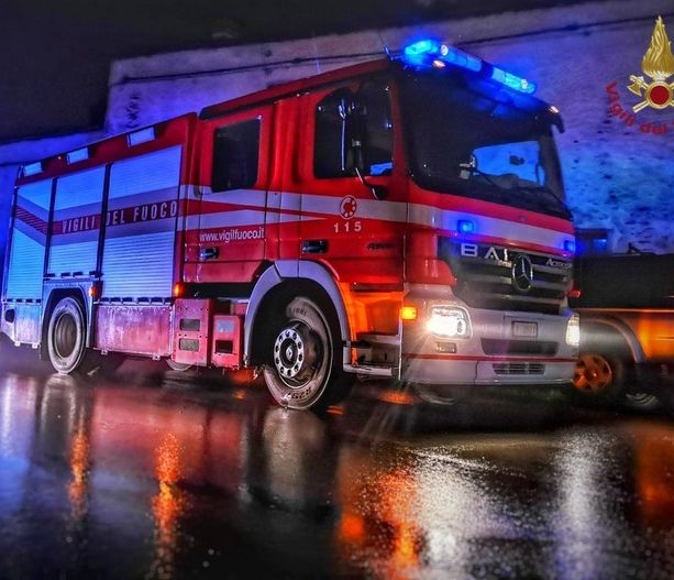 ULTIM'ORA. Vigili del fuoco in azione all'ospedale di Cuasso per spegnere un incendio