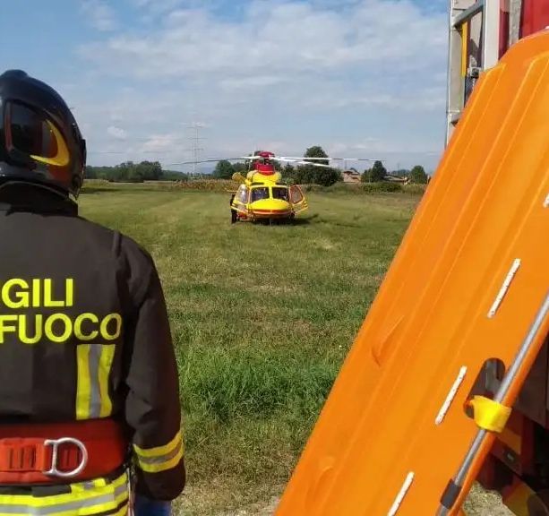 Auto ribaltata sulla statale della Valcuvia: in volo l'elisoccorso, un ferito grave