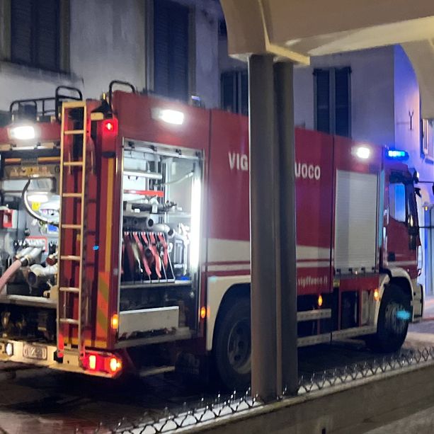 VIDEO. Busto, fiamme nella notte in via Matteotti