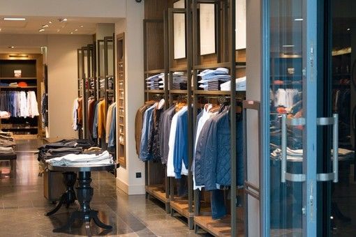 Spariti in Italia oltre 111.000 negozi dal 2012, ma il commercio rimane vitale e reattivo