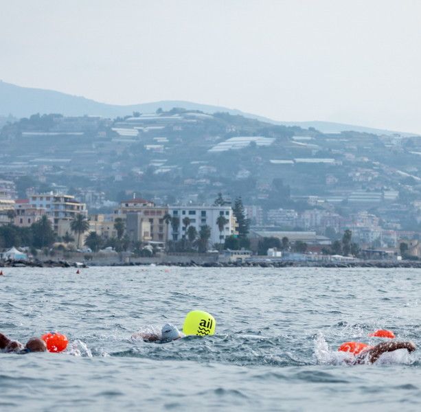 Primo oro italiano ai Mondiali di sport acquatici di Fukuoka per la staffetta mista di fondo