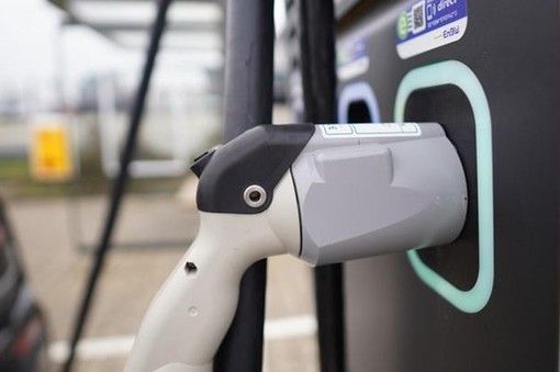 Rinvio chiesto dall’Acea sulle norme del commercio di veicoli elettrici fra Unione Europea e Regno Unito