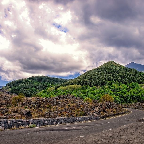 Eruzione Etna, riaperto l'aeroporto di Catania