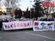 Striscioni di protesta contro la chiusura del Maina per l'arrivo ad Asti dell'assessore regionale Marrone (FOTO E VIDEO)