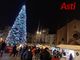 Ad Asti il Natale è arrivato in anticipo. In piazza brilla l'albero e in centro spazio ai mercatini (FOTO E VIDEO)