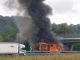 A fuoco un tir che trasportava frutta sull'A21 nei pressi di Baldichieri: autostrada chiusa