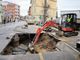Perdita d'acqua crea voragine in strada in corso Volta ad Asti