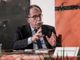 Il tema mafia irrompe nella corsa al voto in Liguria, intervista a Sandro Ruotolo: “Mettere capolista un indagato per voto di scambio è un’enorme responsabilità di Bucci”